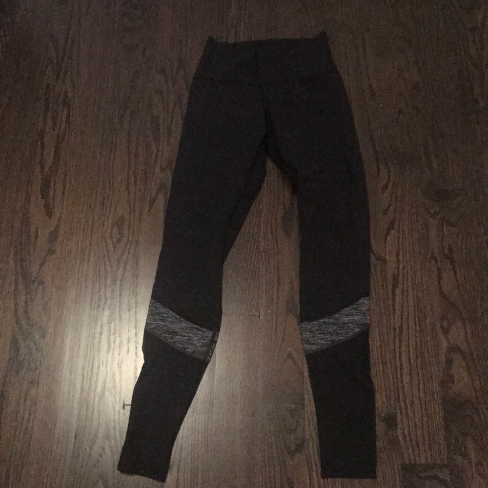 Like new lululemon wonder under with mesh bottom
